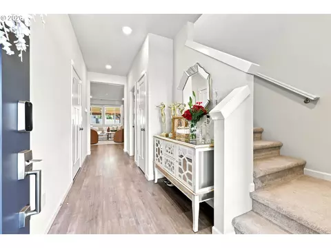 Entry Way - 6332 SE 24th St, Gresham, OR 97080 photo 1 of 1