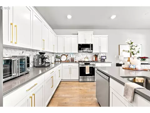 Kitchen - 6332 SE 24th St, Gresham, OR 97080 photo 2 of 2