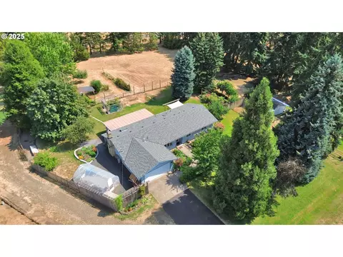 27977 Green Oaks Dr, Eugene, OR 97402
