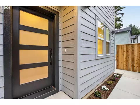 5555 SE Steele St #B, Portland, OR 97206
