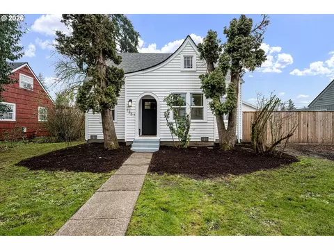 1357 E St, Springfield, OR 97477