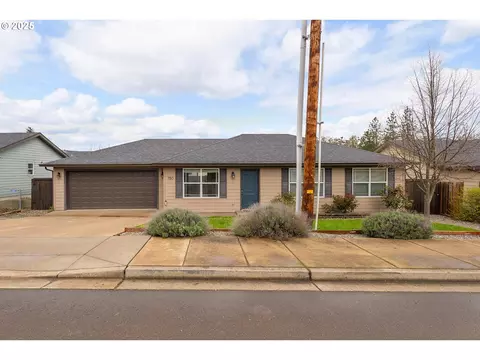 750 SE Tokay St, Winston, OR 97496