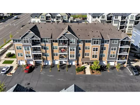 17181 SW Snowdale St #302, Beaverton, OR 97007