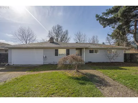 208 SE Jefferson St, Sheridan, OR 97378