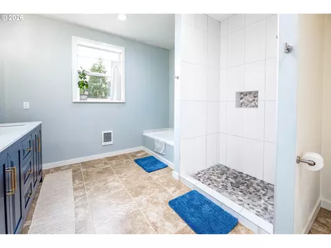Bath - 258 Waite St, Eugene, OR 97402 photo 1 of 4