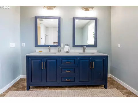 Bath - 258 Waite St, Eugene, OR 97402 photo 2 of 4