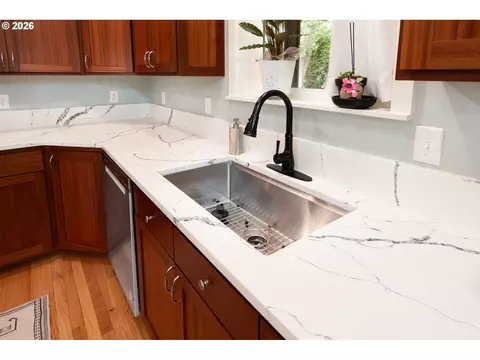 Kitchen - 258 Waite St, Eugene, OR 97402 photo 3 of 5