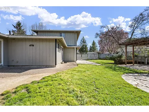 Exterior - 1980 Princeton Dr, Eugene, OR 97405 photo 6 of 9