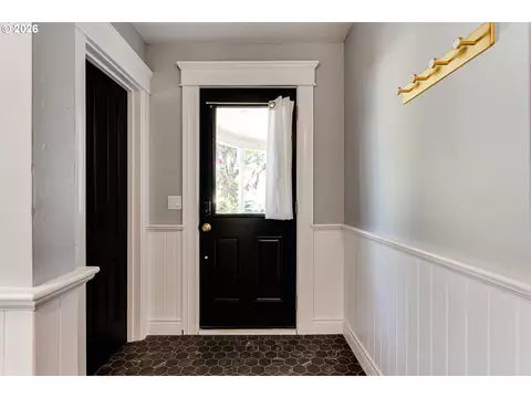 Entry Way - 655 Monroe St, Eugene, OR 97402 photo 1 of 1