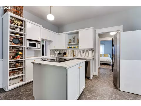 Kitchen - 655 Monroe St, Eugene, OR 97402 photo 4 of 7