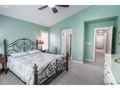 Bedroom - 5548 Jeffrey Way, Eugene, OR 97402 photo 4 of 4