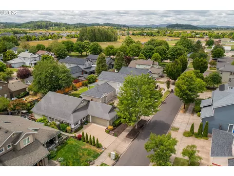 View/Area - 5548 Jeffrey Way, Eugene, OR 97402 photo 3 of 4