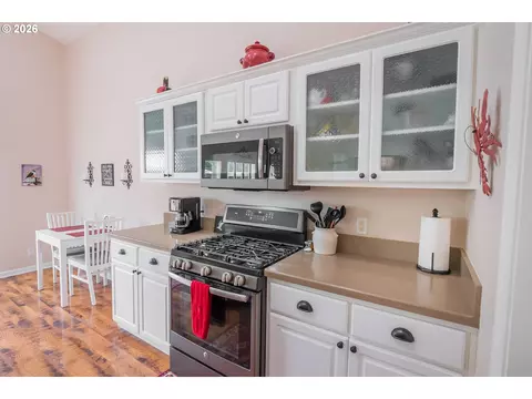 Kitchen - 5548 Jeffrey Way, Eugene, OR 97402 photo 1 of 4