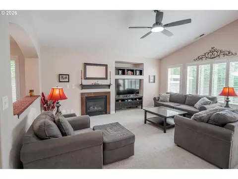 Living - 5548 Jeffrey Way, Eugene, OR 97402 photo 2 of 3