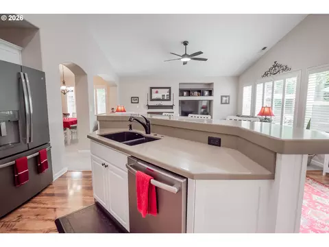 Kitchen - 5548 Jeffrey Way, Eugene, OR 97402 photo 2 of 4