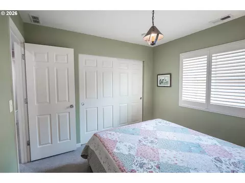 Bedroom - 5548 Jeffrey Way, Eugene, OR 97402 photo 2 of 4