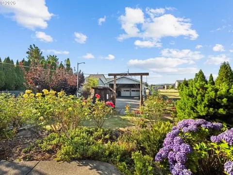 Exterior - 3329 SE Hillyard Rd, Gresham, OR 97080 photo 3 of 14