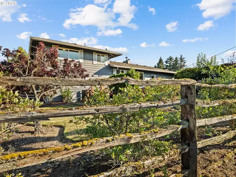 Exterior - 3329 SE Hillyard Rd, Gresham, OR 97080 photo 12 of 14