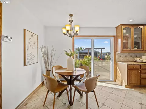Dining - 3329 SE Hillyard Rd, Gresham, OR 97080 photo 1 of 1
