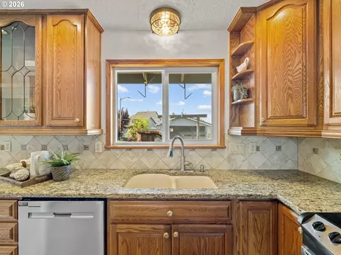 Kitchen - 3329 SE Hillyard Rd, Gresham, OR 97080 photo 2 of 3