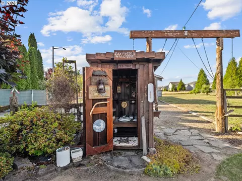 Exterior - 3329 SE Hillyard Rd, Gresham, OR 97080 photo 5 of 14