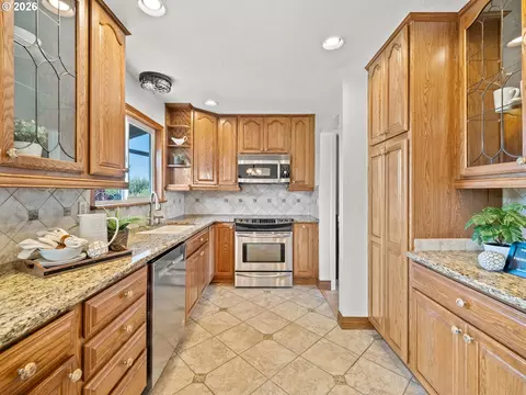 Kitchen - 3329 SE Hillyard Rd, Gresham, OR 97080 photo 1 of 3