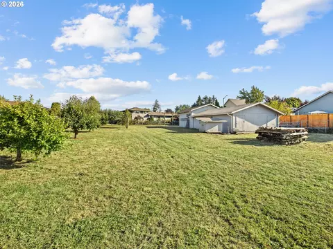 Exterior - 3329 SE Hillyard Rd, Gresham, OR 97080 photo 10 of 14