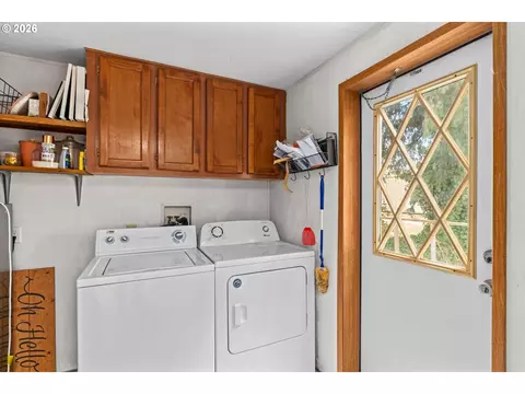 1939 Mcdonald Ct, Springfield, OR 97477 photo 14