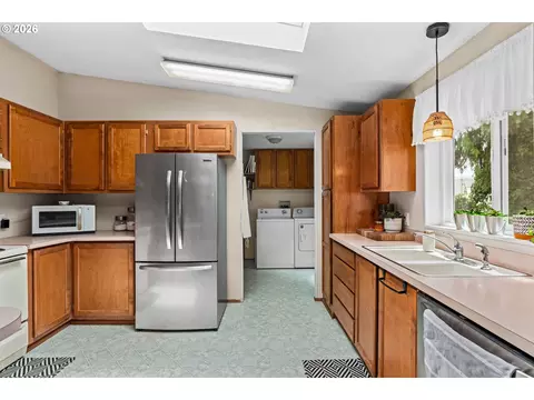 1939 Mcdonald Ct, Springfield, OR 97477 photo 13