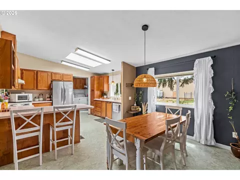1939 Mcdonald Ct, Springfield, OR 97477 photo 9