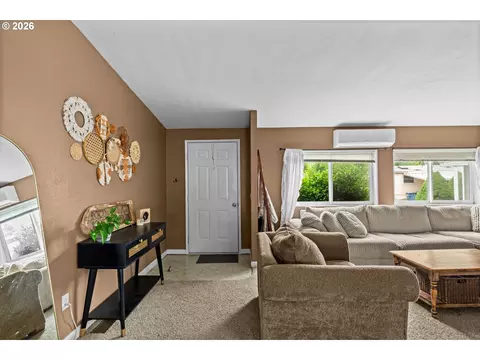 1939 Mcdonald Ct, Springfield, OR 97477 photo 4