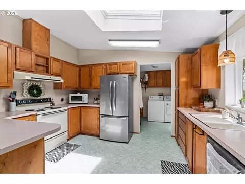 1939 Mcdonald Ct, Springfield, OR 97477 photo 12