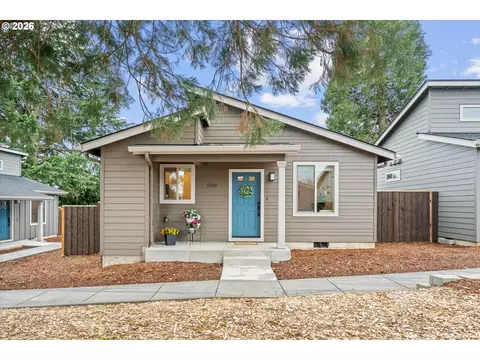 12300 Meadowlawn Dr, Oregon City, OR 97045