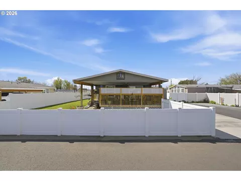 1889 NE 2nd Pl, Hermiston, OR 97838