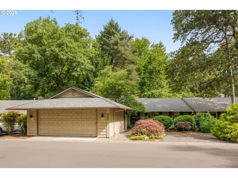 4363 Woodside Cir, Lake Oswego, OR 97035