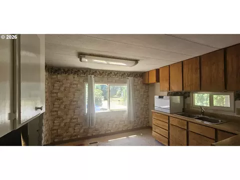 Kitchen - 11281 SE 362nd Ave, Boring, OR 97009 photo 1 of 1