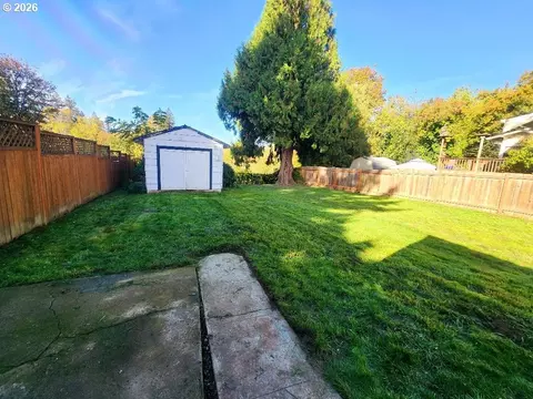 Exterior - 415 SE Roberts Ave, Gresham, OR 97080 photo 2 of 14