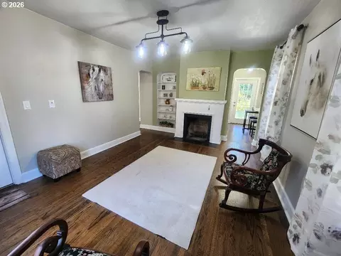 Living - 415 SE Roberts Ave, Gresham, OR 97080 photo 2 of 2