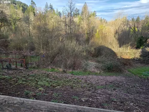 Exterior - 415 SE Roberts Ave, Gresham, OR 97080 photo 12 of 14