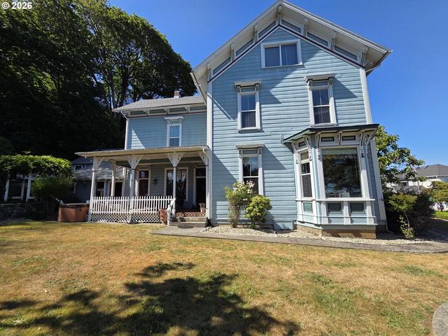 687 N 3rd St, Coos Bay, OR 97420