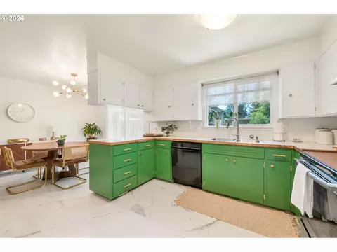 Kitchen - 1480 Bond Ln, Eugene, OR 97401 photo 4 of 6