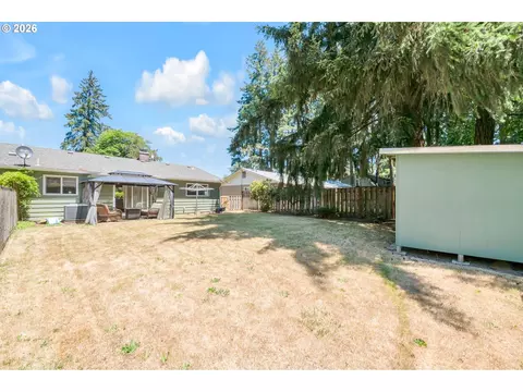 Exterior - 1480 Bond Ln, Eugene, OR 97401 photo 10 of 17