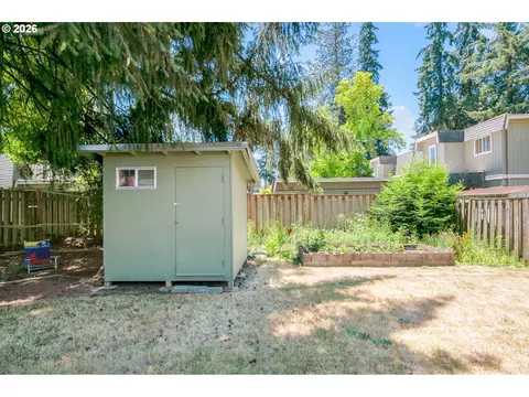 Exterior - 1480 Bond Ln, Eugene, OR 97401 photo 11 of 17