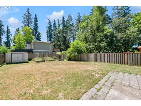 Exterior - 1480 Bond Ln, Eugene, OR 97401 photo 14 of 17