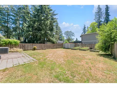 Exterior - 1480 Bond Ln, Eugene, OR 97401 photo 15 of 17