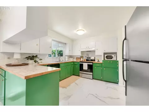 Kitchen - 1480 Bond Ln, Eugene, OR 97401 photo 1 of 6
