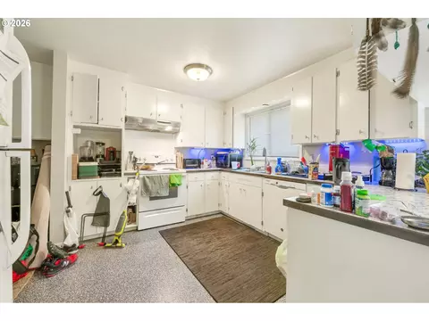 Kitchen - 1480 Bond Ln, Eugene, OR 97401 photo 6 of 6