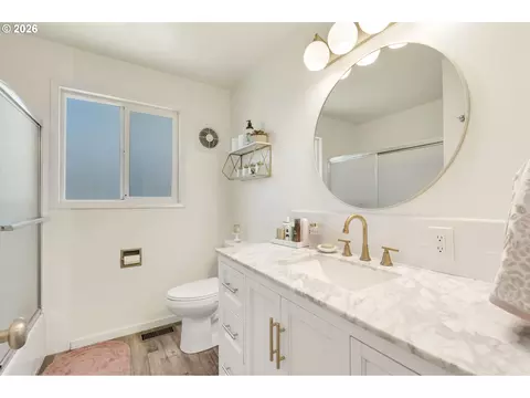 Bath - 1480 Bond Ln, Eugene, OR 97401 photo 1 of 3
