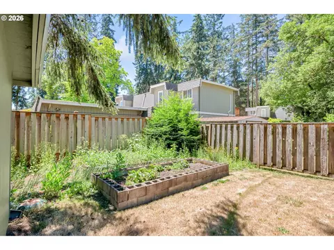 Exterior - 1480 Bond Ln, Eugene, OR 97401 photo 9 of 17