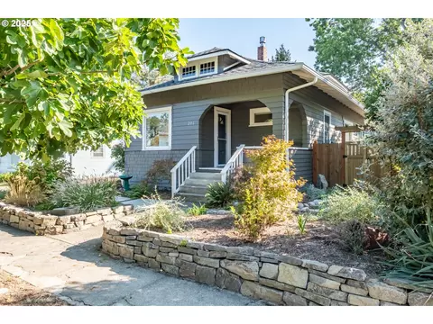 206 E 5th St, Newberg, OR 97132